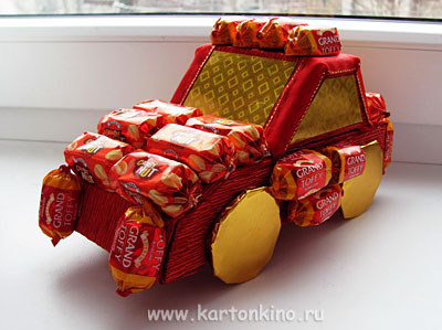 Машинка из конфет