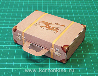 Детский чемоданчик из бумаги (подарочная упаковка)